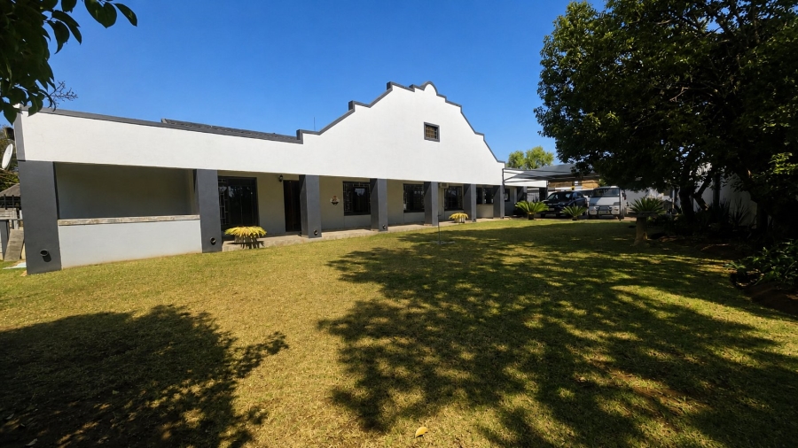 6 Bedroom Property for Sale in Flamwood North West